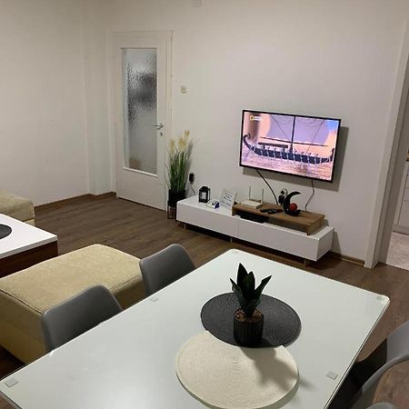 Ferienwohnung Mar Lux Kumanovo Exterior foto