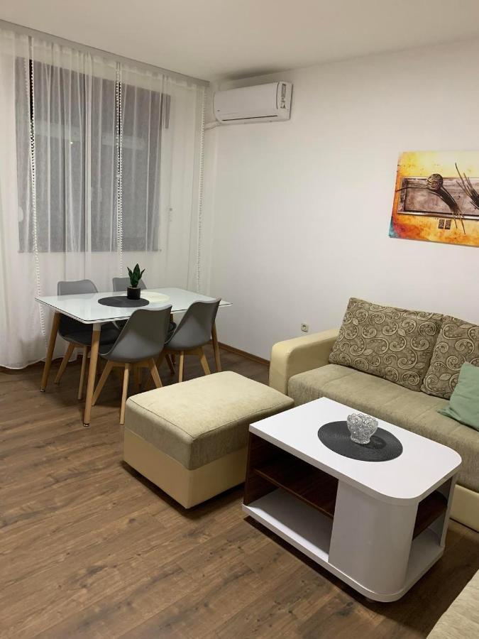 Ferienwohnung Mar Lux Kumanovo Exterior foto
